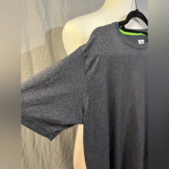 The North Face T-shirt size M - Picture 3 of 6